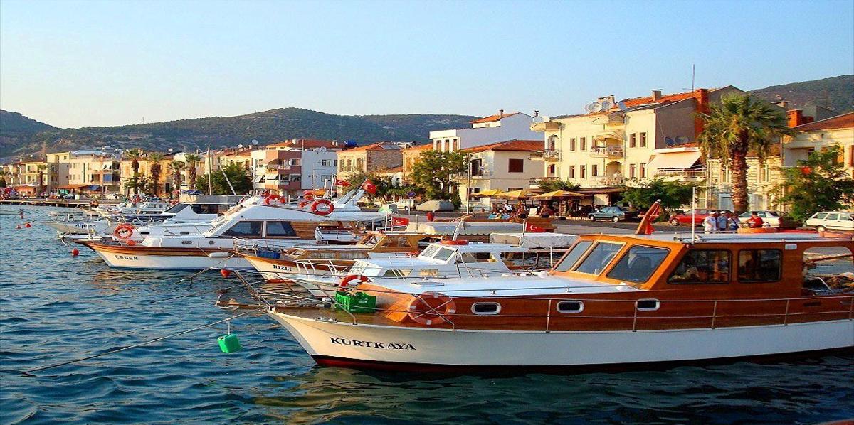 How far is Izmir airport from